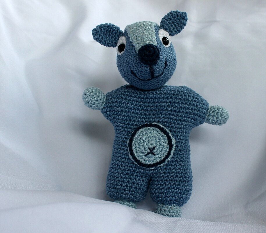 Flori the flying squirrel crochet pattern grabing toy - Image 2