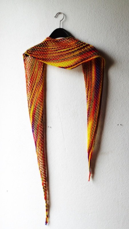 Triangular scarf knitting pattern "Flower Power" - Image 4