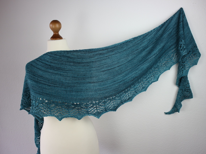 Strickanleitung halbrundes Tuch Willow - einfaches Tuch mit Lochmuster