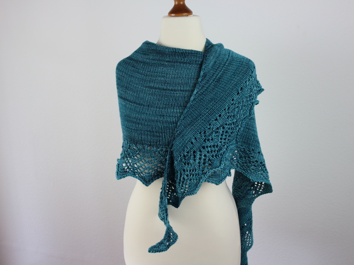 Strickanleitung halbrundes Tuch Willow - einfaches Tuch mit Lochmuster