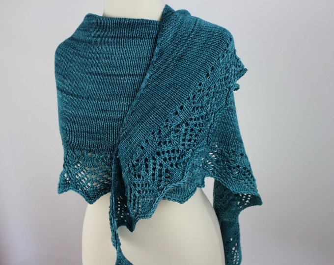 Strickanleitung halbrundes Tuch Willow - einfaches Tuch mit Lochmuster