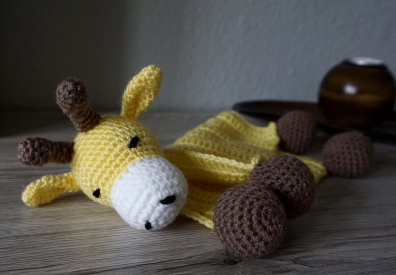 Amigurumi Häkelanleitung Schnuffeltuch Giraffe Amy
