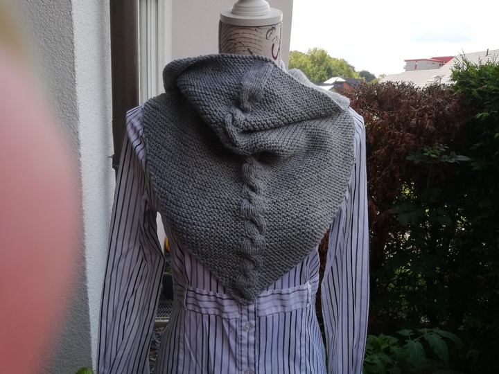 Stylisches Zopftuch stricken
