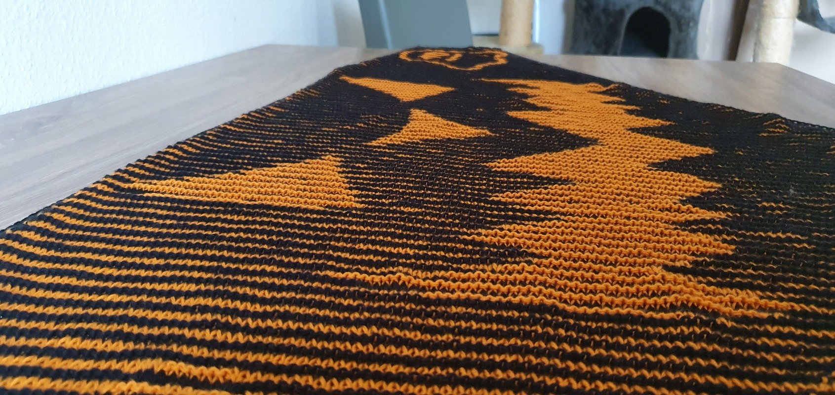 Pumpkin, Shadow Knitting, Illusion Knitting, Motif Shawl - Image 4