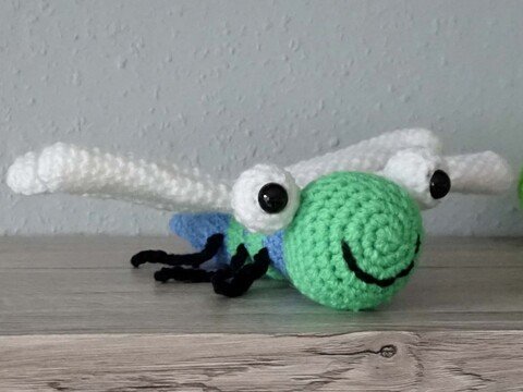 Amigurumi Häkelanleitung für die Libelle Bella 