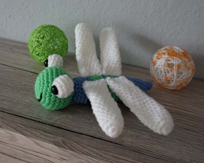 Amigurumi Häkelanleitung für die Libelle Bella 