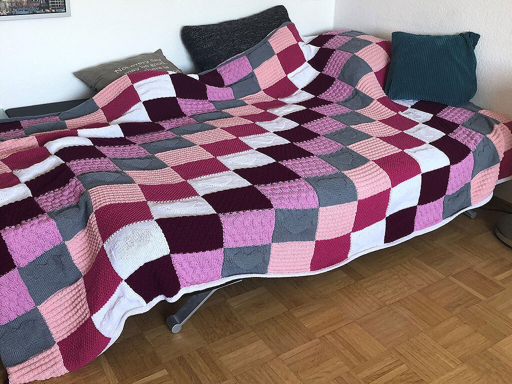 Patchworkdecke in Beerentönen