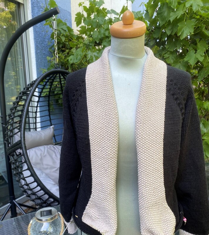 Strickanleitung - Jacke White Collar