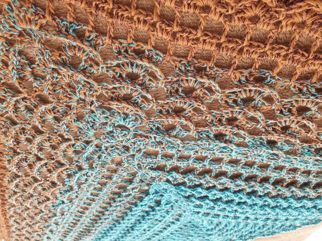 kostenlose Häkelanleitung Tilgreina Dreiecktuch im Mustermix - Bild 11