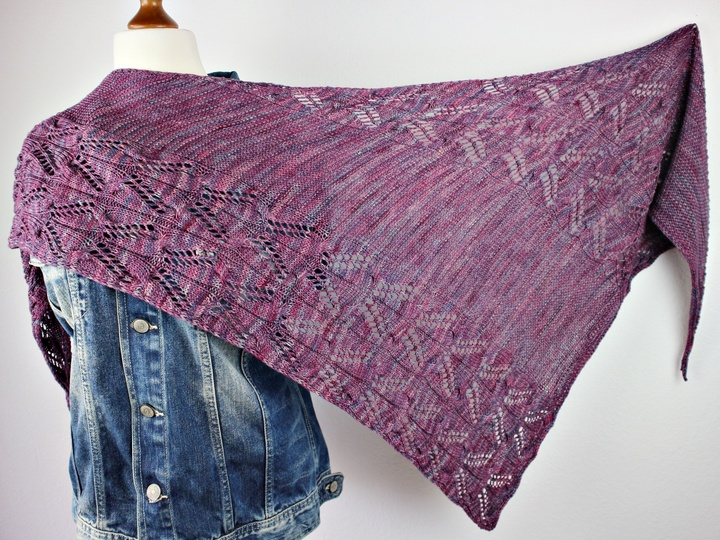 Knitting pattern shawl "Lotus"