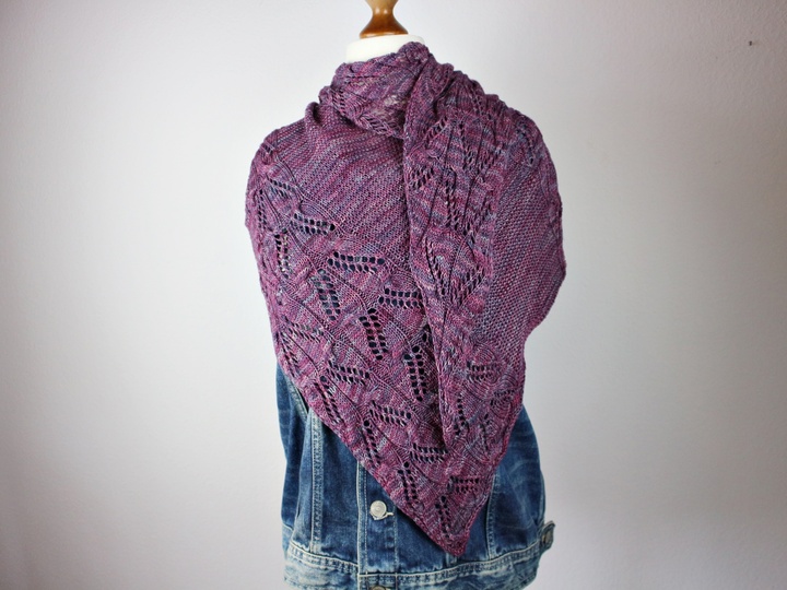 Knitting pattern shawl "Lotus"