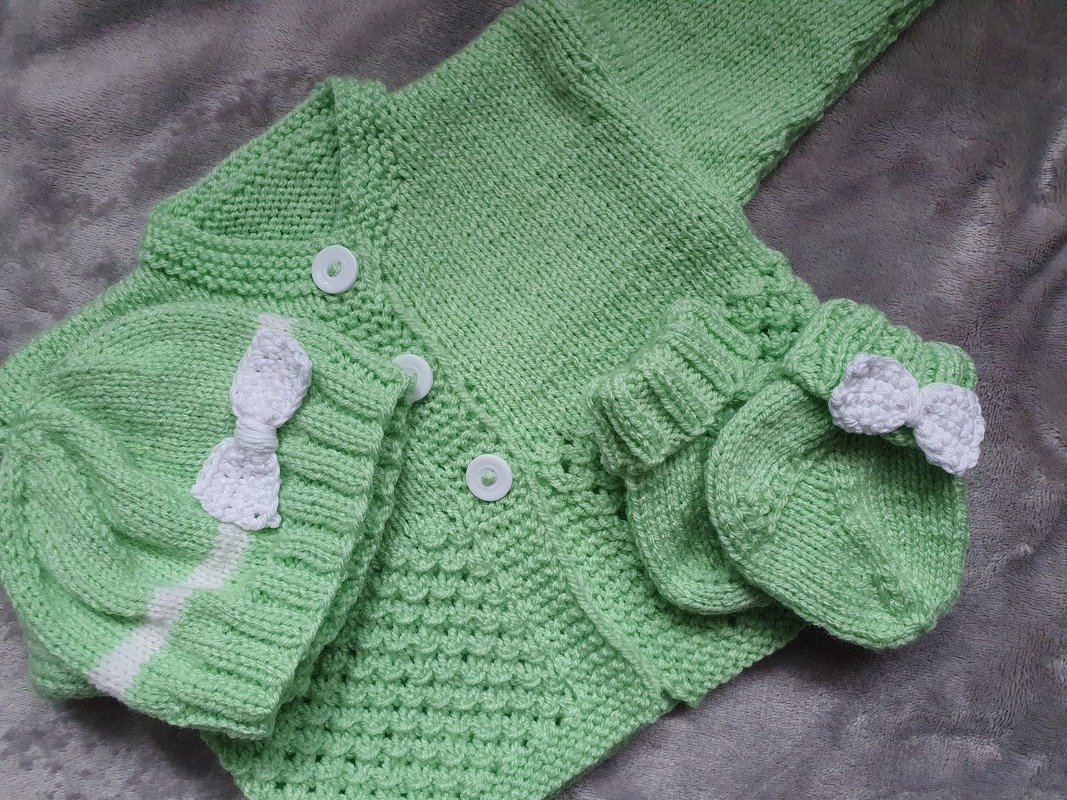 Strickanleitung Babygarnitur Größe 56/62 im Netzmuster!