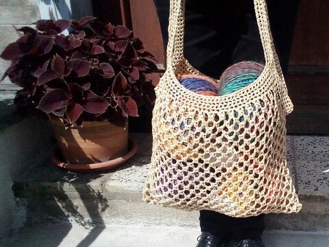 Häkelbeutel aus Bastgarn