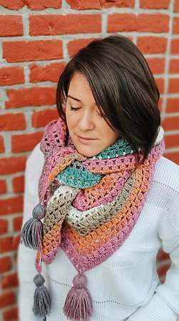 Easy crochet triangle scarf pattern