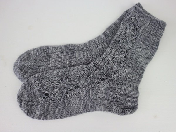 Knitting pattern socks "Mousy"