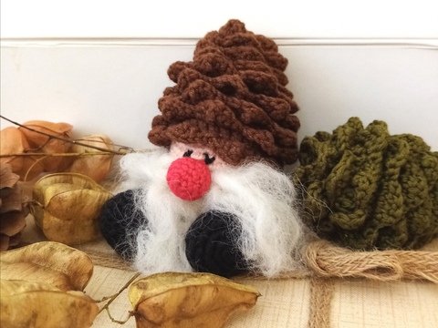 Pine Cone Gnome. Crochet pattern