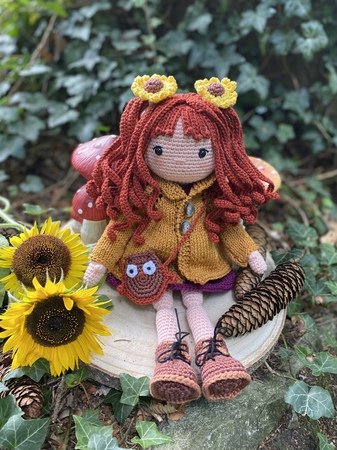 Crochet- and Knittingpattern Doll Lalin, Autumn Girl