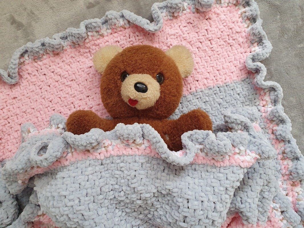 Strickanleitung Babydecke mit gehäkelter Rüsche! - Bild 2