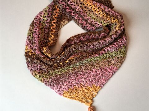 Häkelanleitung für kleines Bandana-Halstuch mit Buddha-Vibes