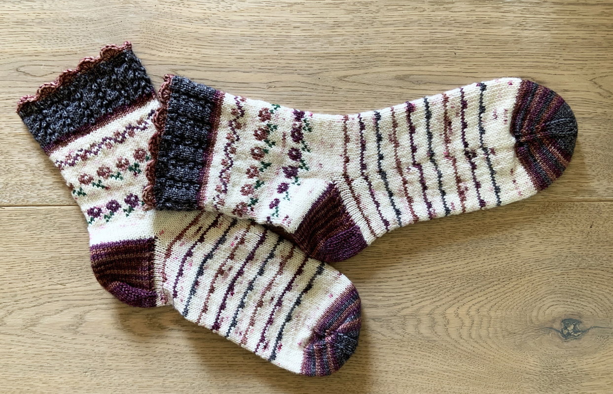 Anleitung Rosensocken im Trachtenstil