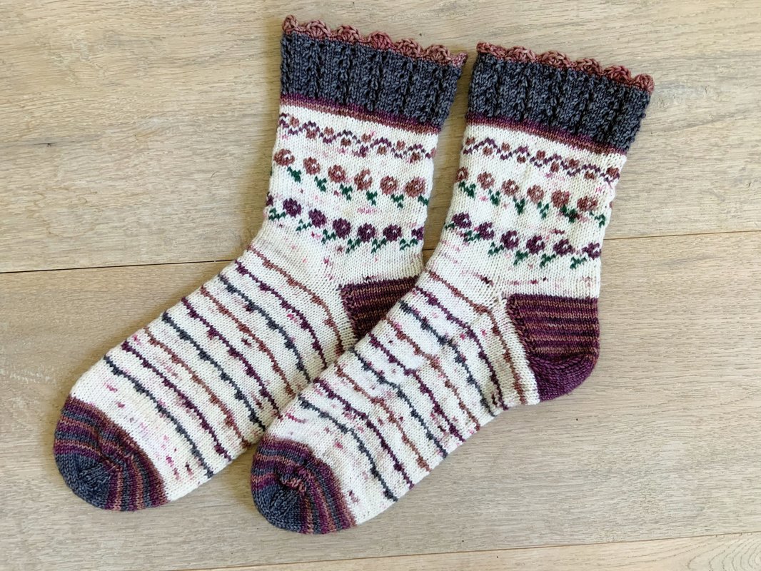 Anleitung Rosensocken im Trachtenstil