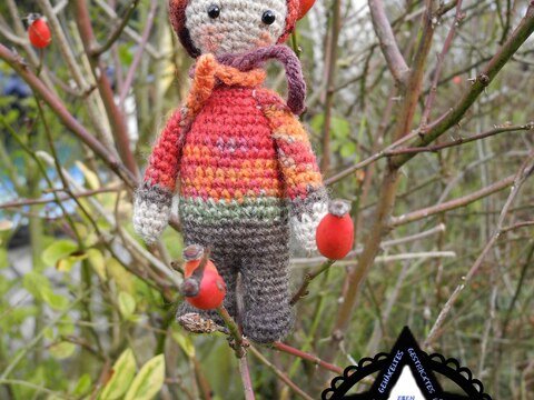 Anleitung Waldrabaukenkind Hagebutte