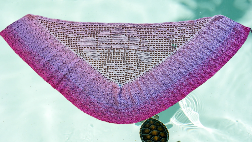 Häkelanleitung Motivtuch "Meeresschildkröte", halbrundes Tuch