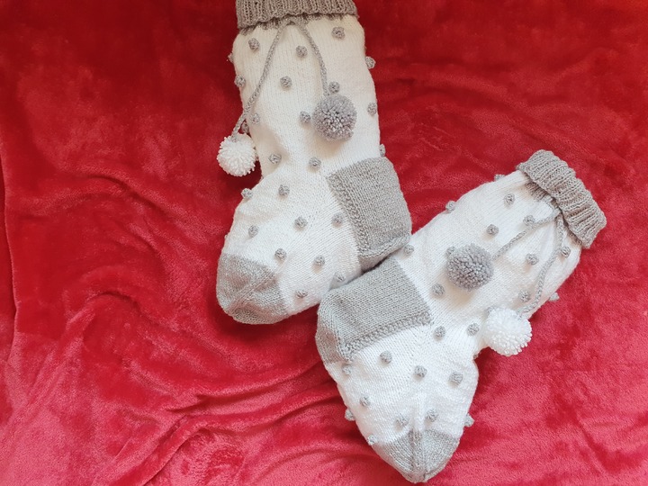 Strickanleitung Weihnachtssocke mit Schneeflocken 50 cm lang.