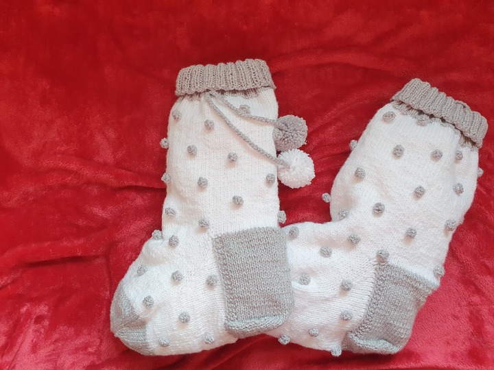 Strickanleitung Weihnachtssocke mit Schneeflocken 50 cm lang.