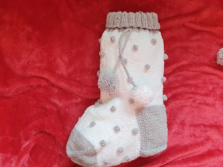 Strickanleitung Weihnachtssocke mit Schneeflocken 50 cm lang.