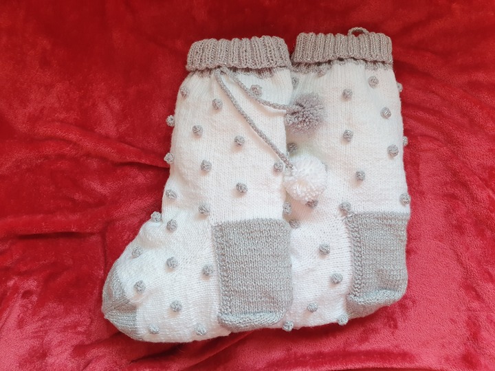 Strickanleitung Weihnachtssocke mit Schneeflocken 50 cm lang.