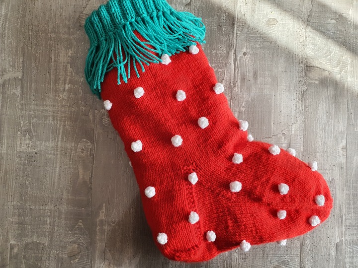 Strickanleitung Weihnachtssocke mit Schneeflocken 50 cm lang.