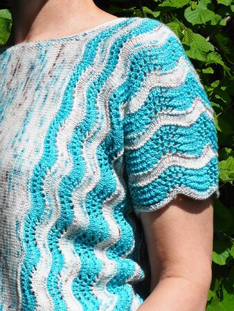 Pattern Beach - A sweater with short sleeves knitted sideways