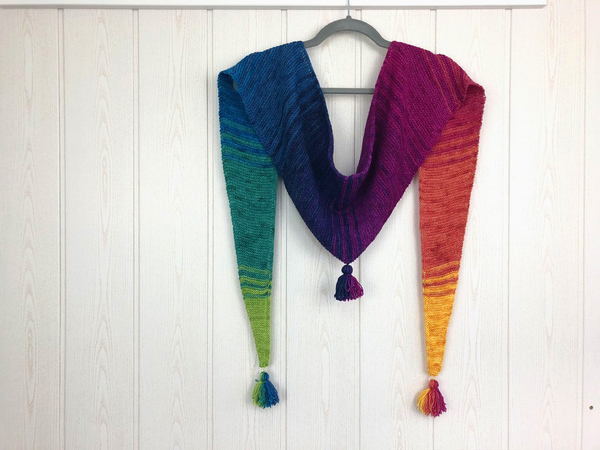 Pattern Nikita - A small shawl knitted lengthways with garter stitch.