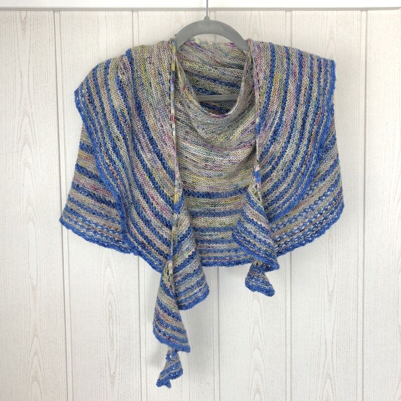 Anleitung Sommerbrise - Ein halbrundes Tuch mit Lochmuster.