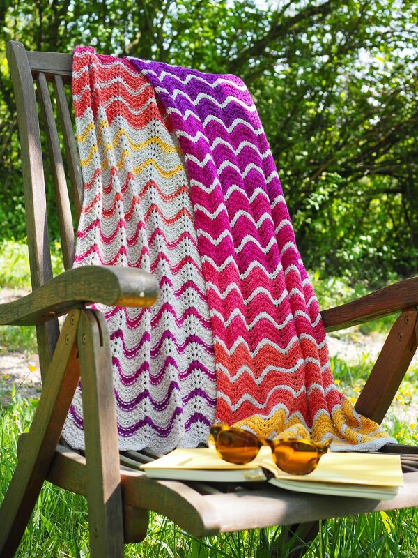 Pattern Indira - A striped scarf with peacock