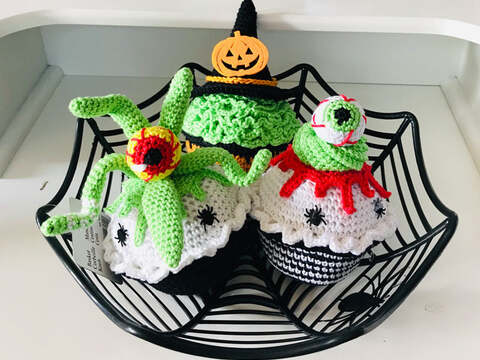 Gothigurumi: "Halloween Cupcakes"