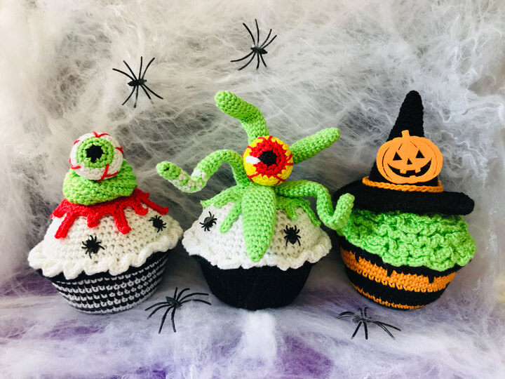 Gothigurumi: "Halloween Cupcakes"