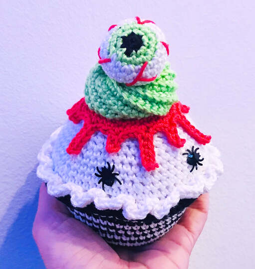 Gothigurumi: "Halloween Cupcakes"