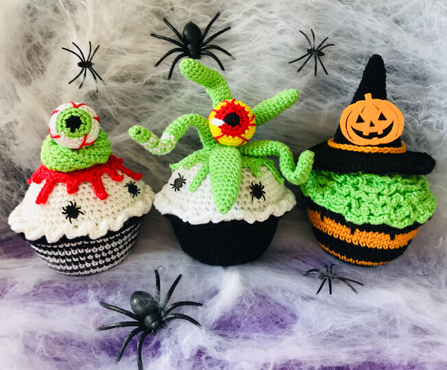 Gothigurumi: "Halloween Cupcakes"