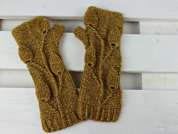 Knitting pattern fingerless gloves "Golden Leaves"