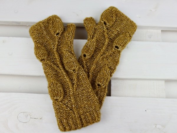 Knitting pattern fingerless gloves "Golden Leaves"