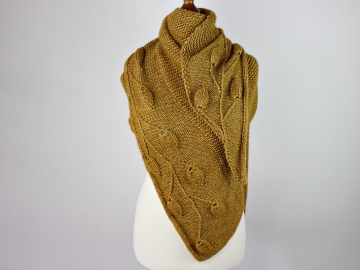 Strickanleitung Dreieckstuch asymmetrisch – mit Blattmuster Golden Leaves