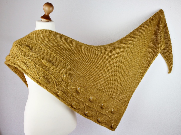 Strickanleitung Dreieckstuch asymmetrisch – mit Blattmuster Golden Leaves