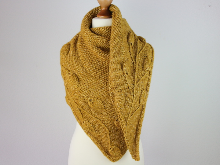 Strickanleitung Dreieckstuch asymmetrisch – mit Blattmuster Golden Leaves