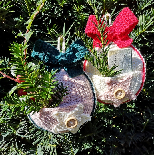 Weihnachtliche Geschenk-Anhänger häkeln - Häkelanleitung PDF