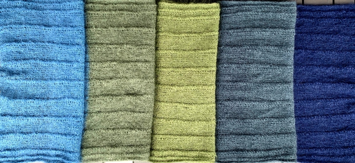 Mohairschal mit Zopfmuster und I-Cord Rand