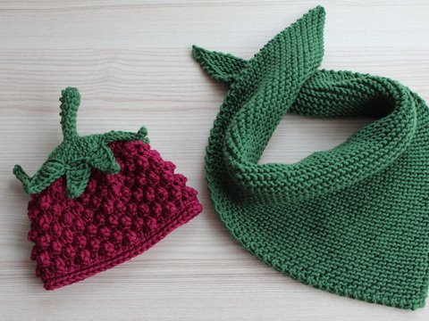 Baby-Set "süße Beere" gehäkelte Babymütze & Dreiecktuch gestrickt