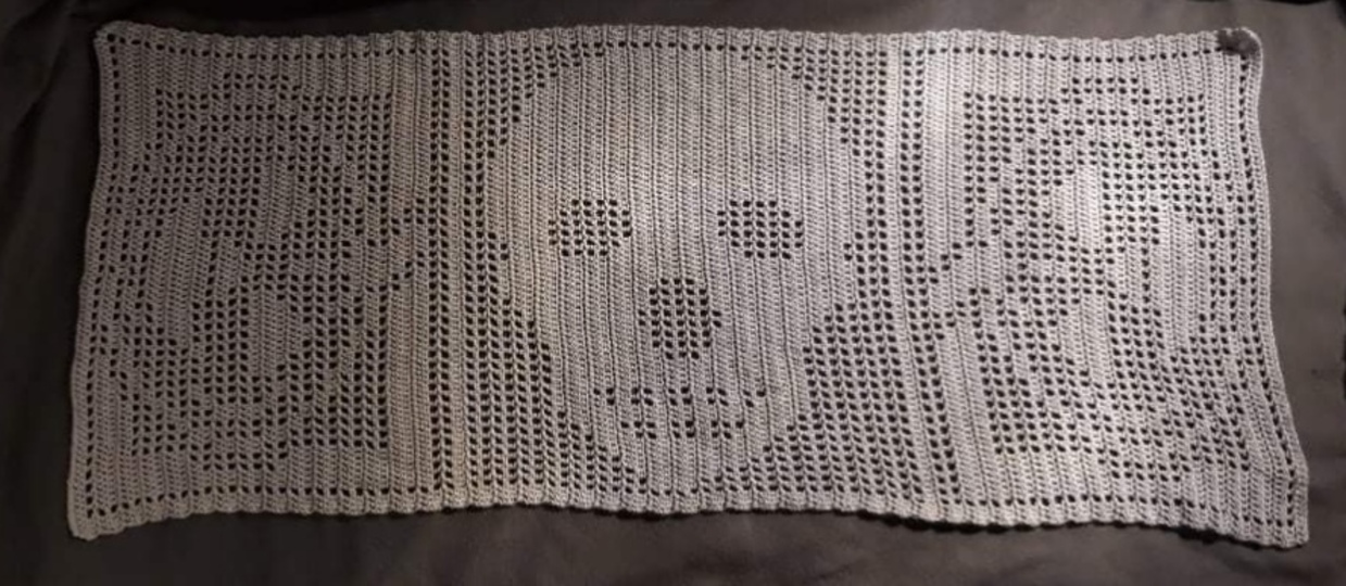 Anleitung Tischläufer Halloween Totenkopf