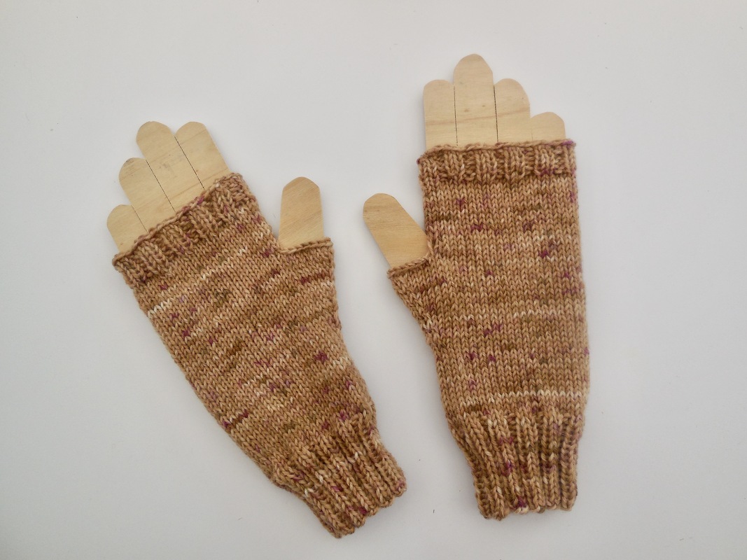 Handstulpen - Pulswärmer - mit Daumen - Strickanleitung - Bild 2